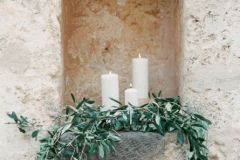 decorazione-con-rami-olivo-e-candele
